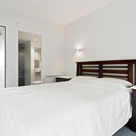 Stunning 2 Bedroom Apartment With Balcony! كوينستاون المظهر الخارجي الصورة